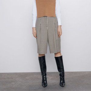 ZARA Houndstooth High Waisted Pleated Bermuda Shorts in Beige/Tan Black Size XS